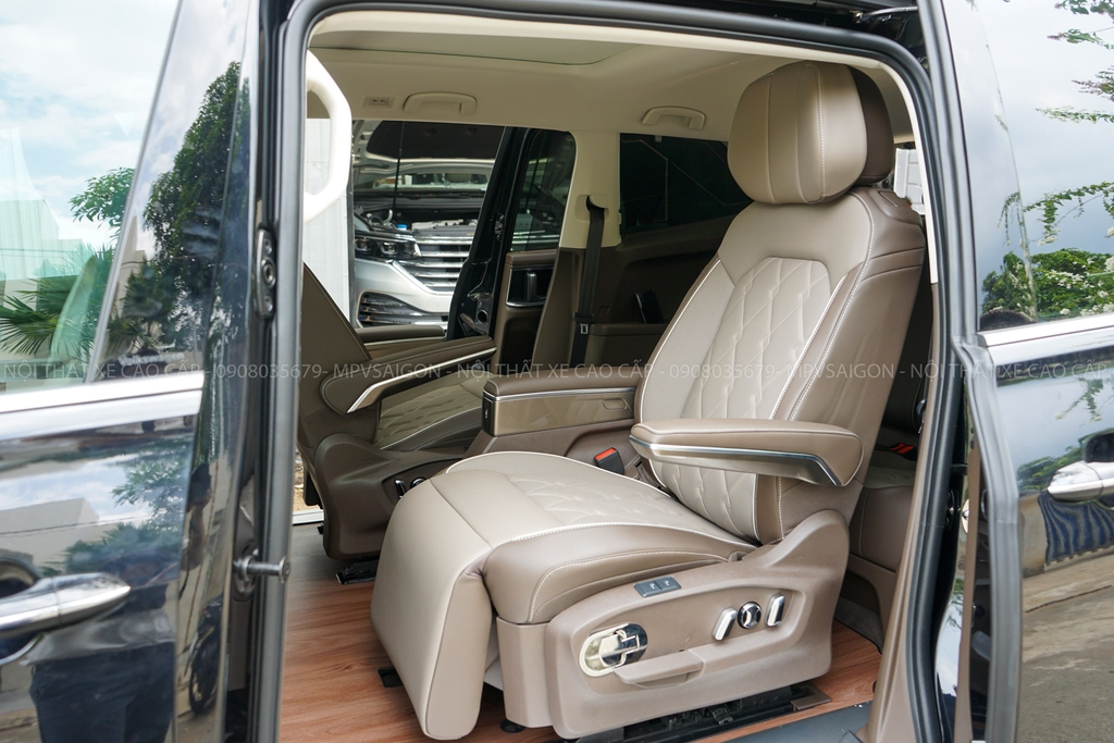 Volkswagen Viloran nâng cấp ghế xoay 180 độ và băng ba ngả giường