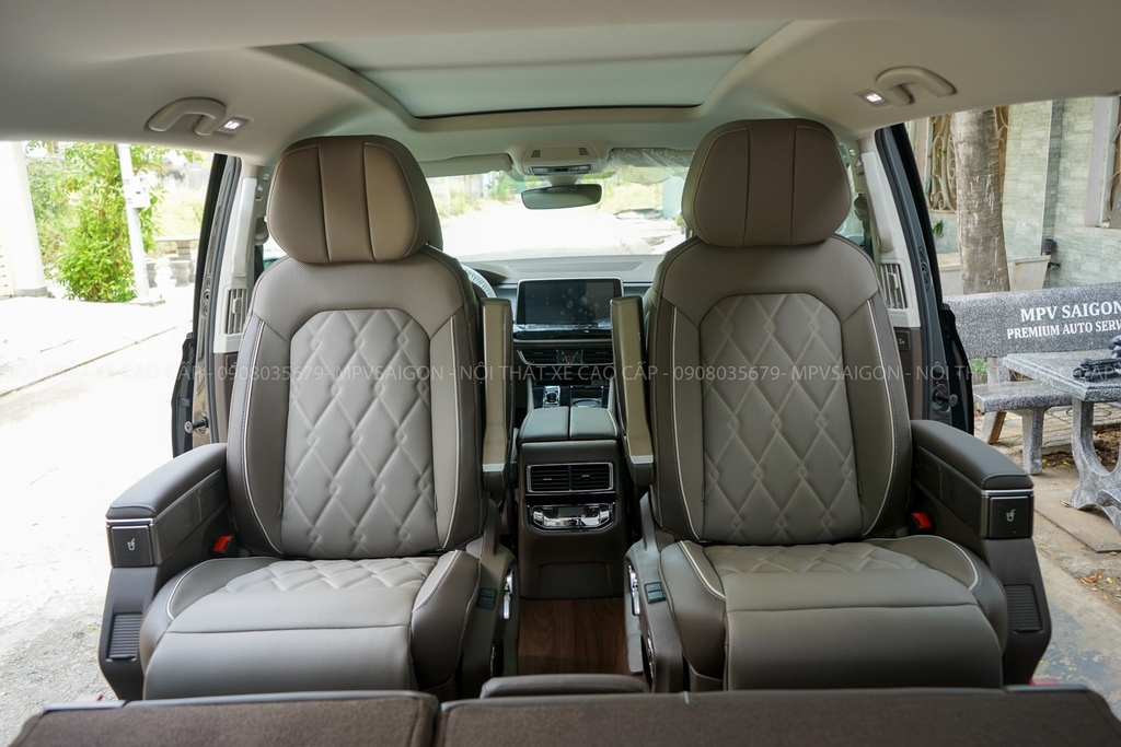 Volkswagen Viloran nâng cấp ghế xoay 180 độ và băng ba ngả giường