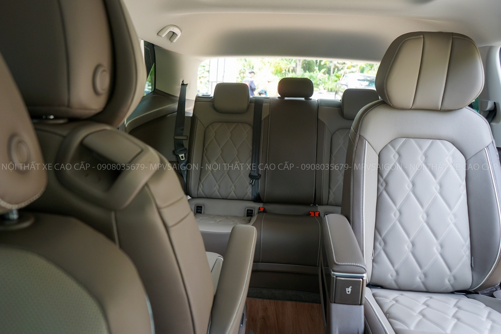 Volkswagen Viloran nâng cấp ghế xoay 180 độ và băng ba ngả giường