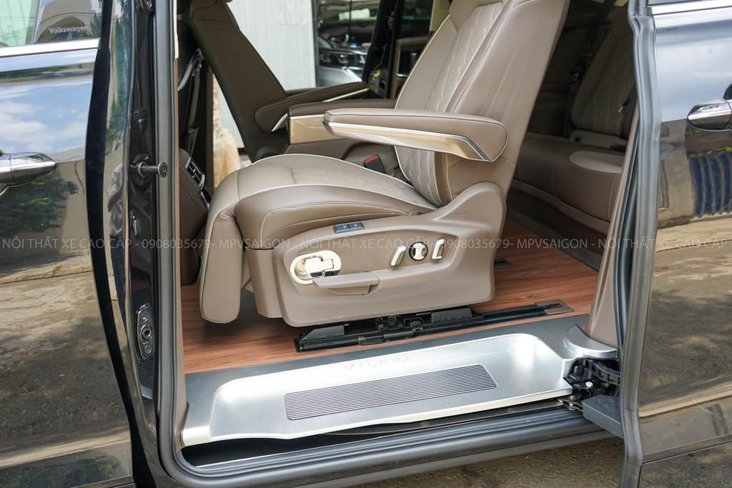 Volkswagen Viloran nâng cấp ghế xoay 180 độ và băng ba ngả giường