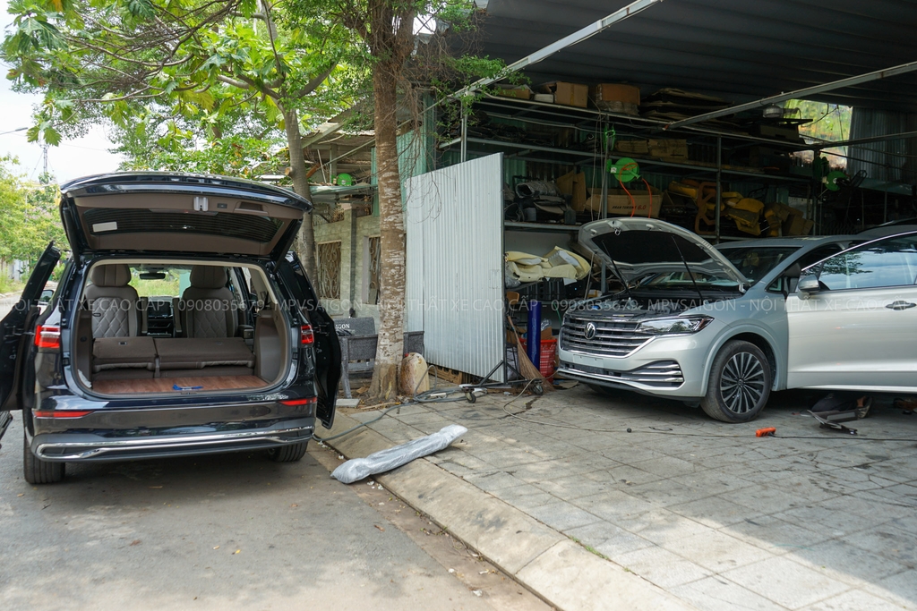 Volkswagen Viloran nâng cấp ghế xoay 180 độ và băng ba ngả giường