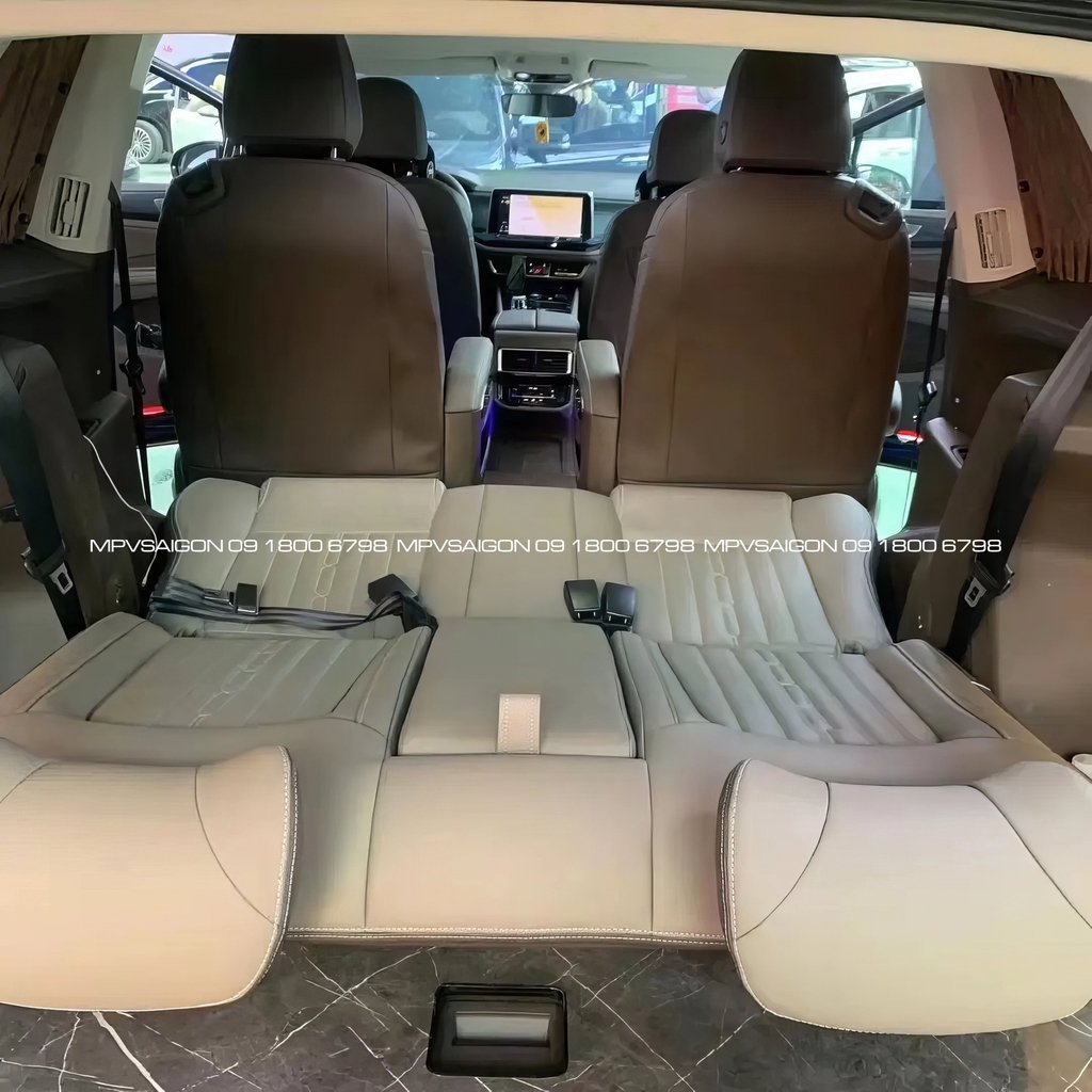 Volkswagen Viloran nâng cấp ghế xoay 180 độ và băng ba ngả giường