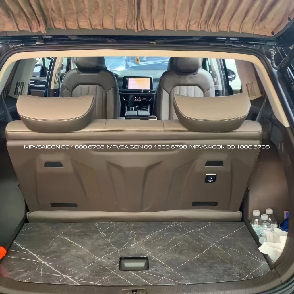 Volkswagen Viloran nâng cấp ghế xoay 180 độ và băng ba ngả giường