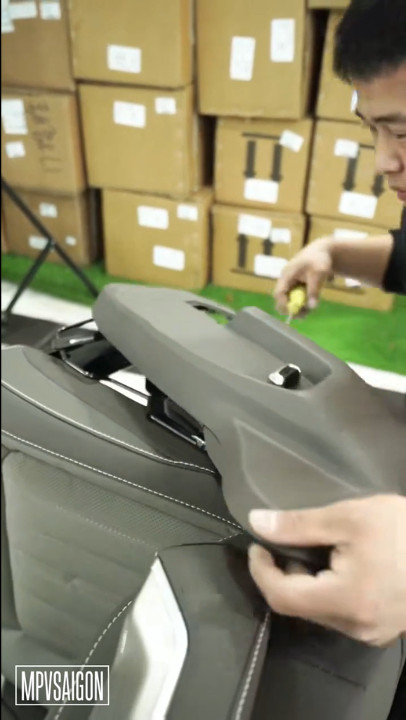 Volkswagen Viloran Premium độ ghế chỉnh điện - trượt điện tự động