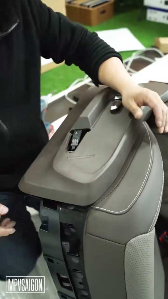 Volkswagen Viloran Premium độ ghế chỉnh điện - trượt điện tự động