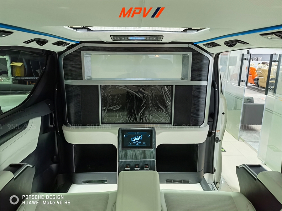 TOYOTA ALPHARD NÂNG CẤP BẢN 4 CHỖ LM CÓ VÁCH NGĂN