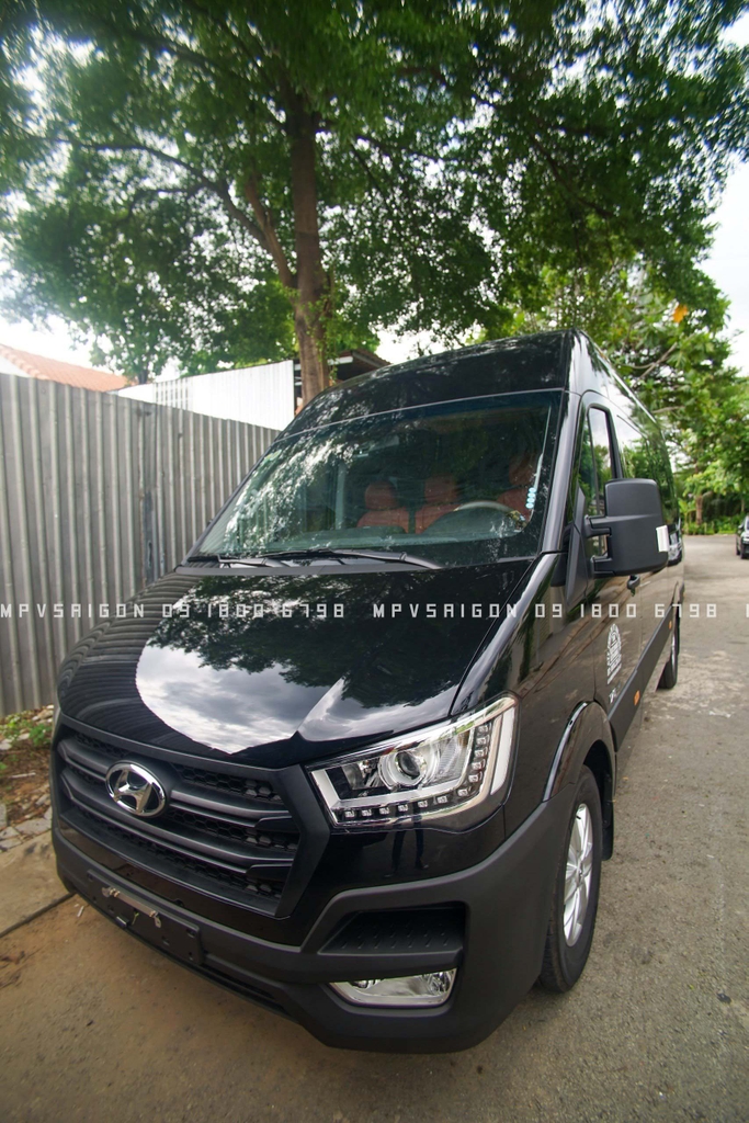 Hyundai Solati - Độ limousine thương gia 10 chỗ 12 chỗ