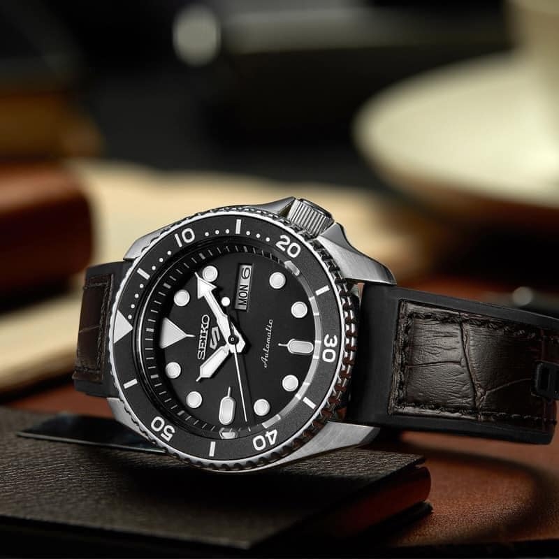 SEIKO 5 AUTOMATIC SRPD55K2 ng h ch nh h ng Rich Tran