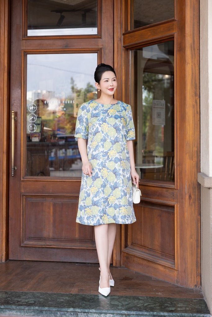 SWANLAKE | Váy Đầm Nữ Midi Cổ Tròn Tay Ngắn Vải Gấm Hoa Có Túi Sang Trọng Đi Tiệc Công Sở D13266LW02