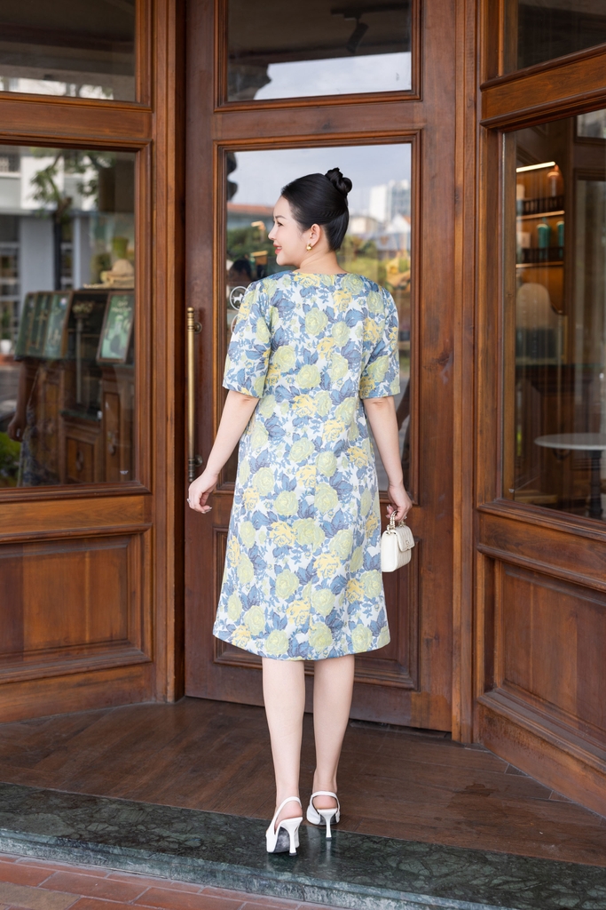 SWANLAKE | Váy Đầm Nữ Midi Cổ Tròn Tay Ngắn Vải Gấm Hoa Có Túi Sang Trọng Đi Tiệc Công Sở D13266LW02