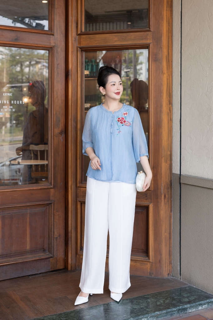 M COLLECTION | Áo Kiểu Nữ Trung Niên Tặng Mẹ Tơ Lót Lụa Hàn Thêu Hoa Cài Nút Tay Lỡ Xẻ 2 Mảnh A12848LW01