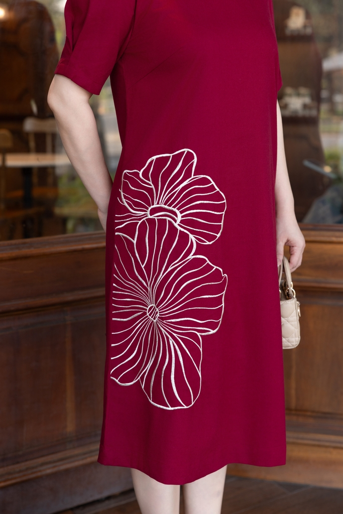 SWANLAKE | Váy Đầm Nữ Midi Suông Tay Ngắn Cổ Tròn Vải Linen Thêu Hoa Cao Cấp Công Sở D13363LW01
