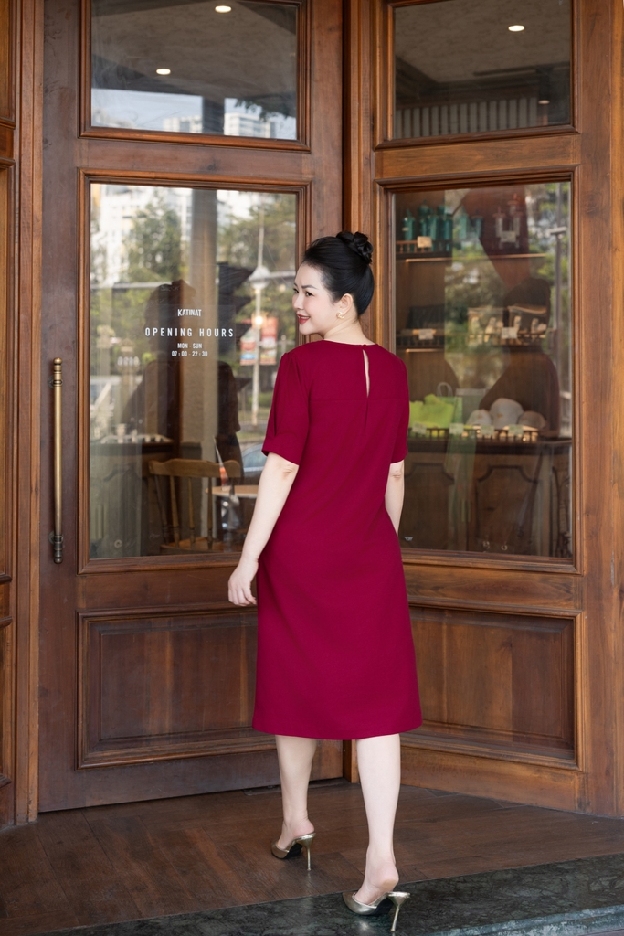 SWANLAKE | Váy Đầm Nữ Midi Suông Tay Ngắn Cổ Tròn Vải Linen Thêu Hoa Cao Cấp Công Sở D13363LW01