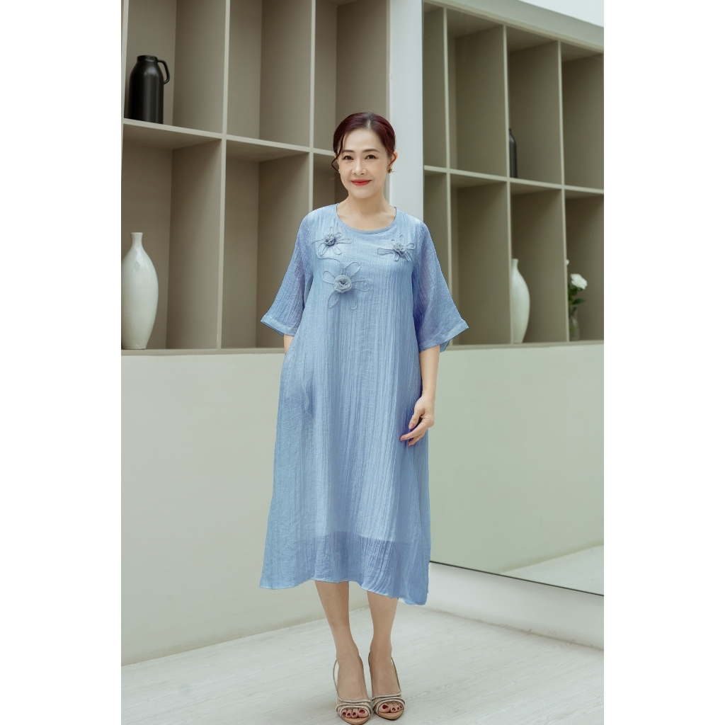 Đầm Suông Đính Bông 3D Vải Tơ Nhún Swanlake - D10858LW02