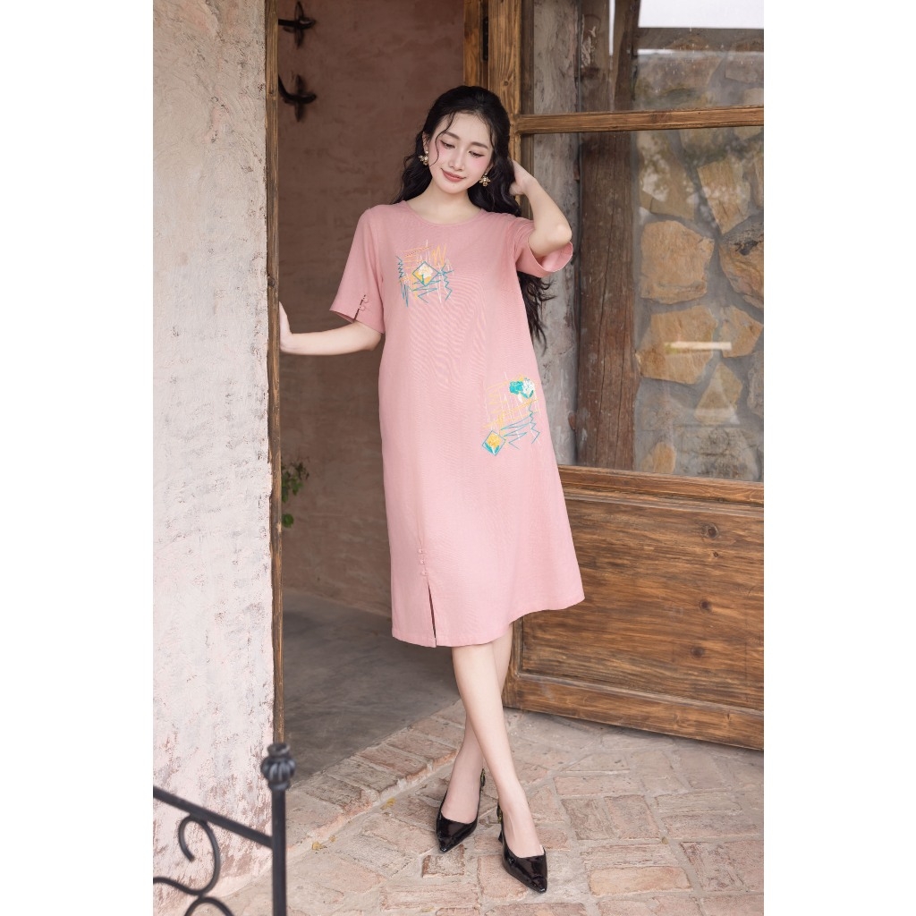 Đầm Suông Vải linen Thêu Swanlake - D11220LW02