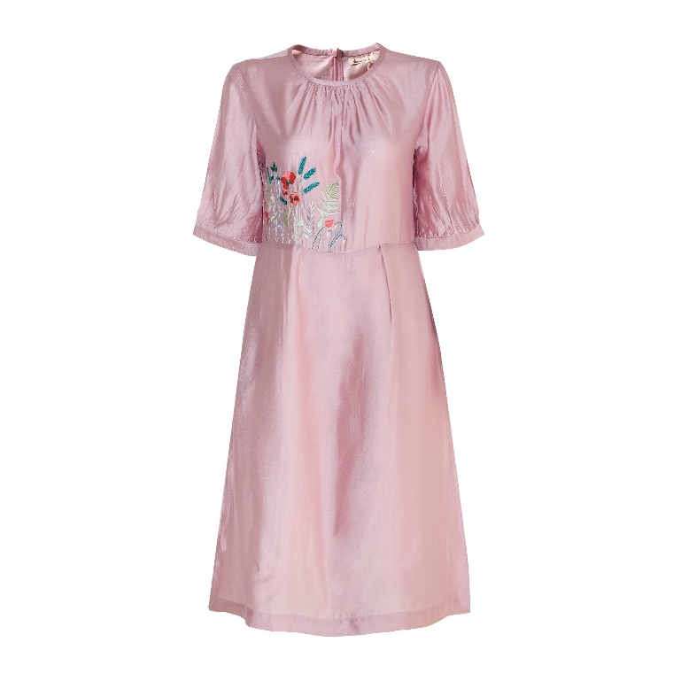 Đầm Tơ Cotton Thêu Hoa Tay Lửng Cổ Tròn Nhún Swanlake - D12042LW01