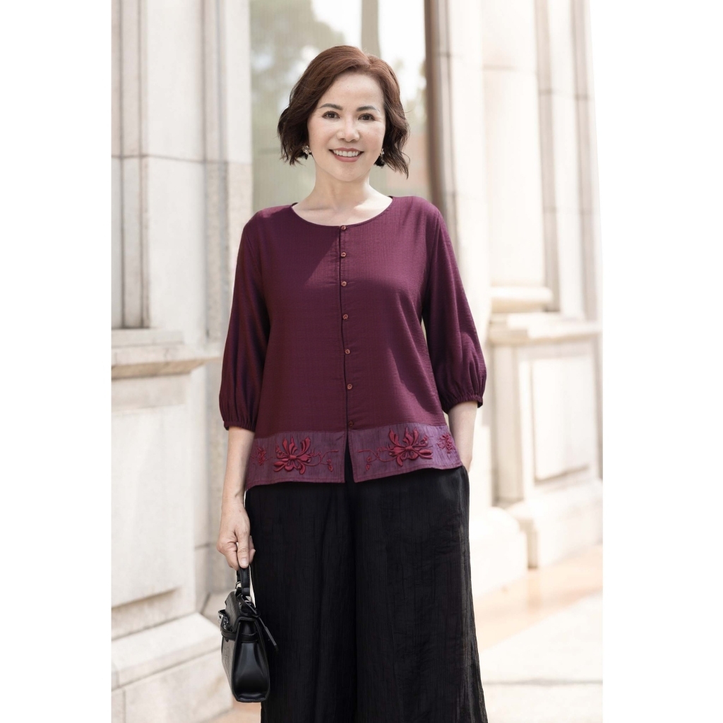 M Collection | Áo Trung Niên Tặng Mẹ Cổ Tròn Phom Rộng Thêu Chìm Phối Xốp Hàn - A12281LW01