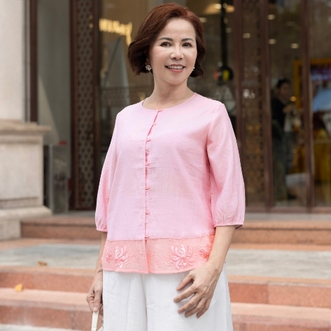 M Collection | Áo Trung Niên Tặng Mẹ Cổ Tròn Phom Rộng Thêu Chìm Phối Xốp Hàn - A12281LW01