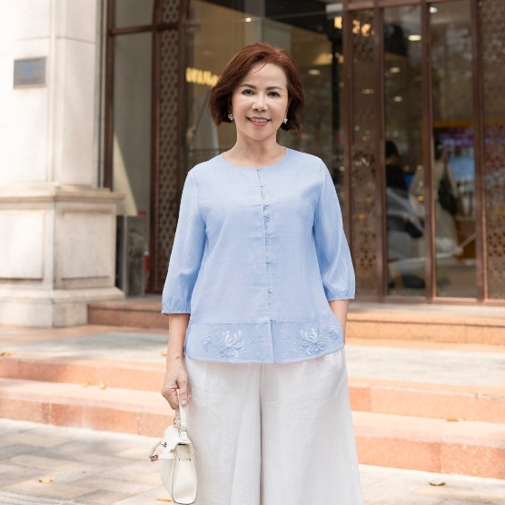 M Collection | Áo Trung Niên Tặng Mẹ Cổ Tròn Phom Rộng Thêu Chìm Phối Xốp Hàn - A12281LW01