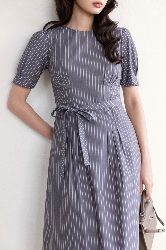 SWANLAKE | Váy Đầm Nữ Xòe Chiết Eo Tôn Dáng Vải Cotton Linen Sọc Cổ Tròn Tay Ngắn Thanh Lịch D13711LW01