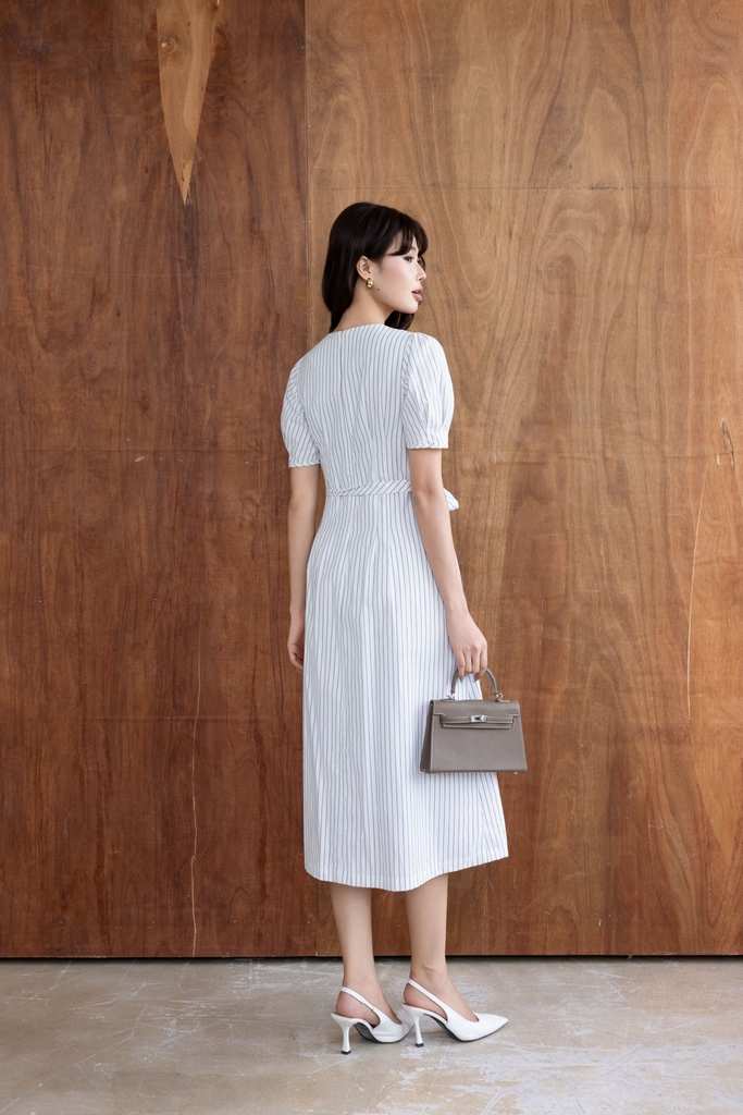 SWANLAKE | Váy Đầm Nữ Xòe Chiết Eo Tôn Dáng Vải Cotton Linen Sọc Cổ Tròn Tay Ngắn Thanh Lịch D13711LW01