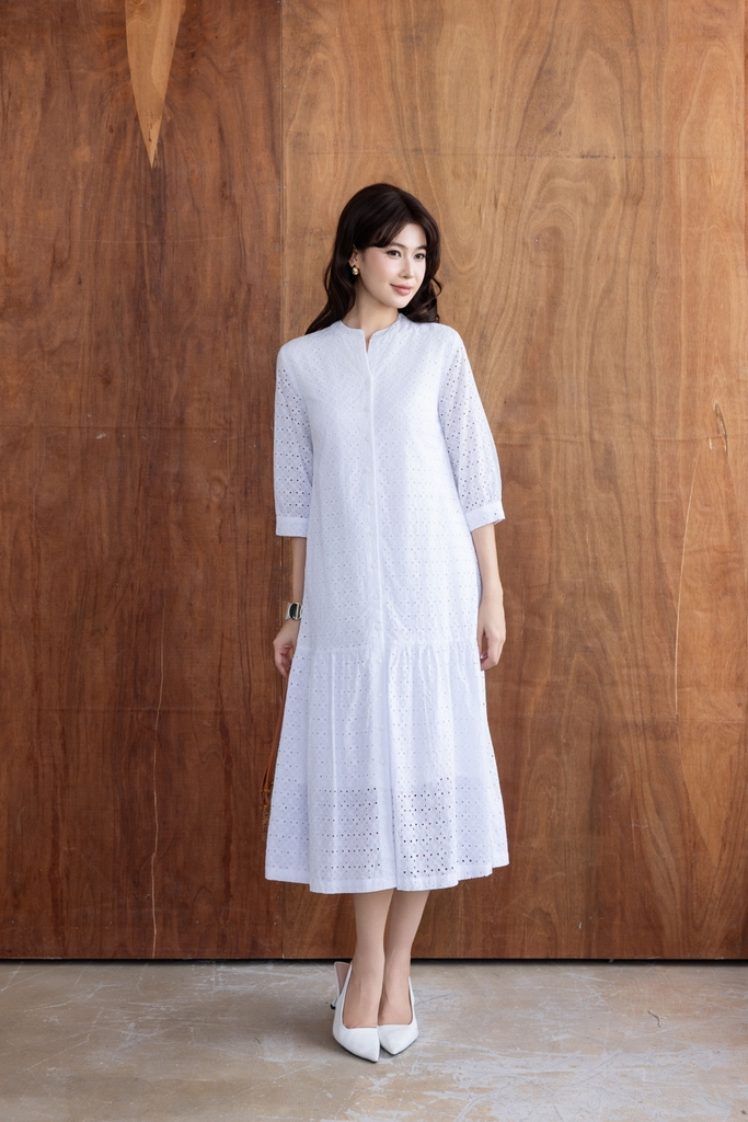 SWANLAKE | Váy Đầm Nữ Maxi Suông Đuôi Cá Cổ Trụ Cài Nút Cotton Thêu Đục Lỗ Tay Lỡ Du Lịch Hè D12761LW05