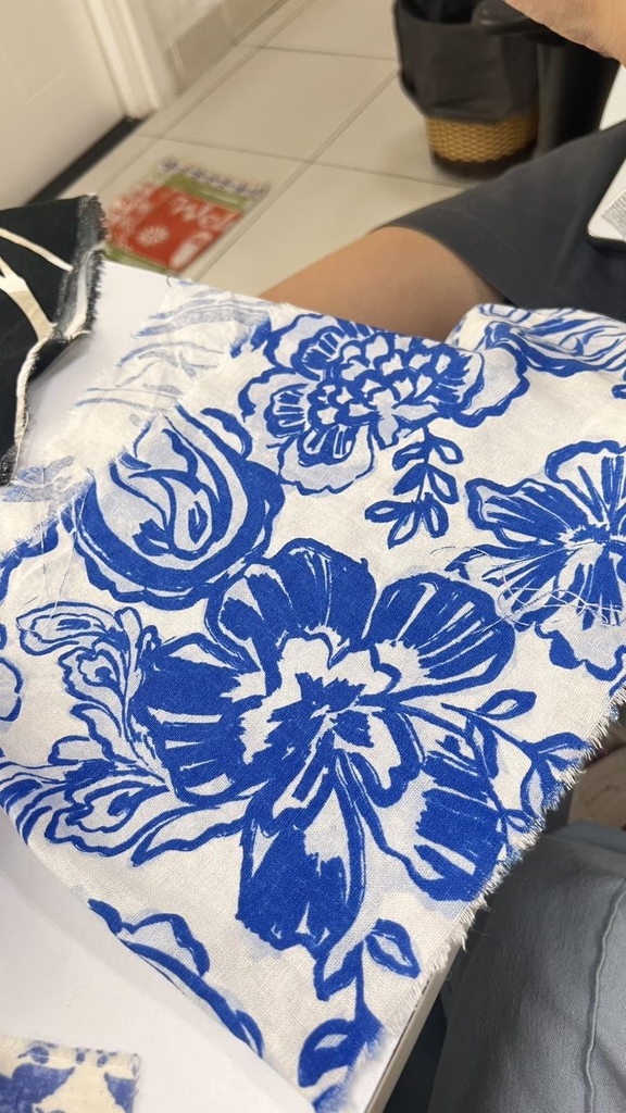SWANLAKE | Váy Đầm Nữ Maxi Suông Vải Linen In Hoa Hè Cổ Thuyền Tay Ngắn Xẻ Tà Có Túi Du Lịch D12689LW03