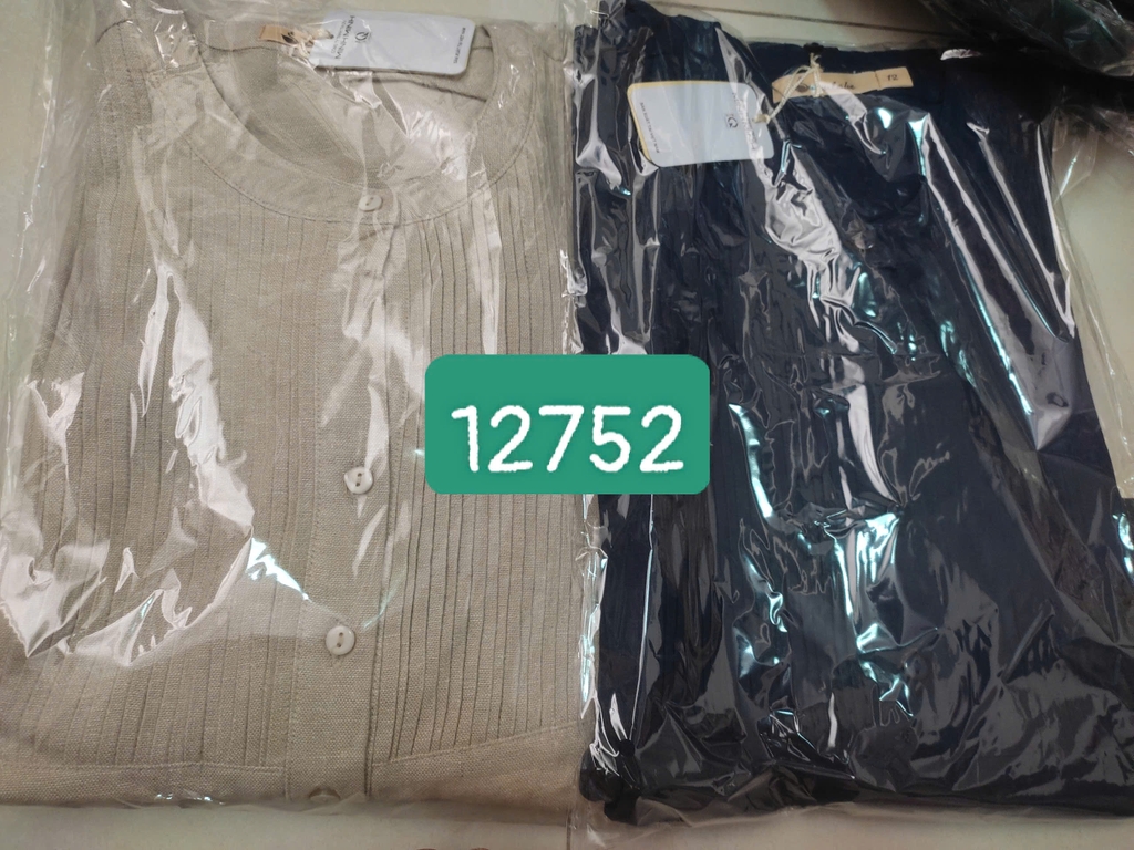 SWANLAKE | Váy Đầm Nữ Midi Suông Cổ Trụ Cài Nút Xếp Ly Vải Linen Dây Thắt Eo Xẻ Tà Công Sở D12752LW01