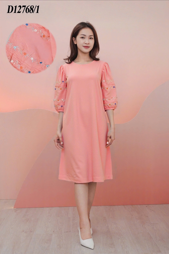 SWANLAKE | Váy Đầm Nữ Suông Vải Linen Tay Bí Lỡ Thêu Hoa Cổ Tròn Có Túi Công Sở Thanh Lịch D12768LW01