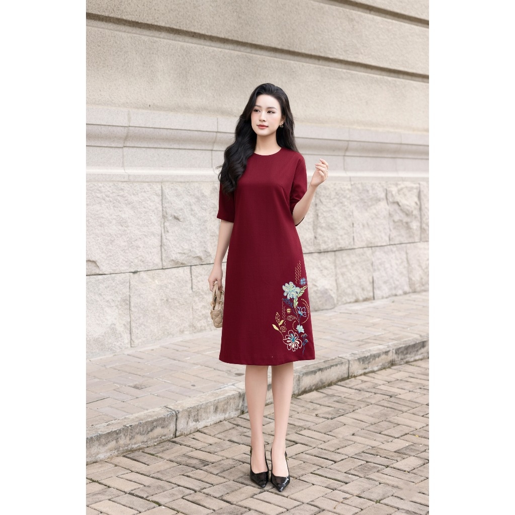 SWANLAKE | Váy Đầm Nữ Suông Vải Linen Thêu Hoa Lá Cổ Tròn Tay Lỡ Có Túi Công Sở Thanh Lịch D12889W01