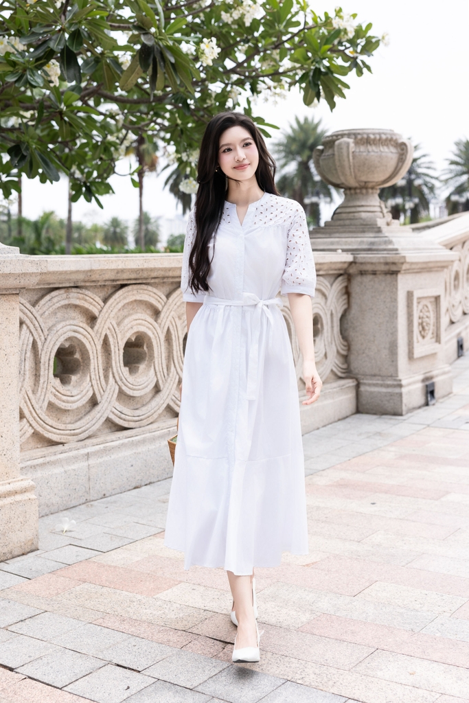SWANLAKE | Váy Đầm Nữ Maxi Suông Cổ Trụ Cài Nút Cotton Phối Ren Dây Thắt Eo Tay Lỡ Công Sở D12821LW01