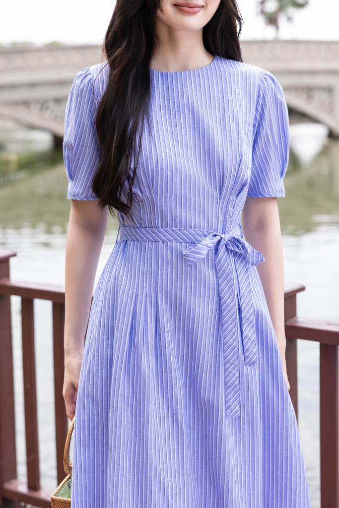SWANLAKE | Váy Đầm Nữ Xòe Chiết Eo Tôn Dáng Vải Cotton Linen Sọc Cổ Tròn Tay Ngắn Thanh Lịch D13711LW01