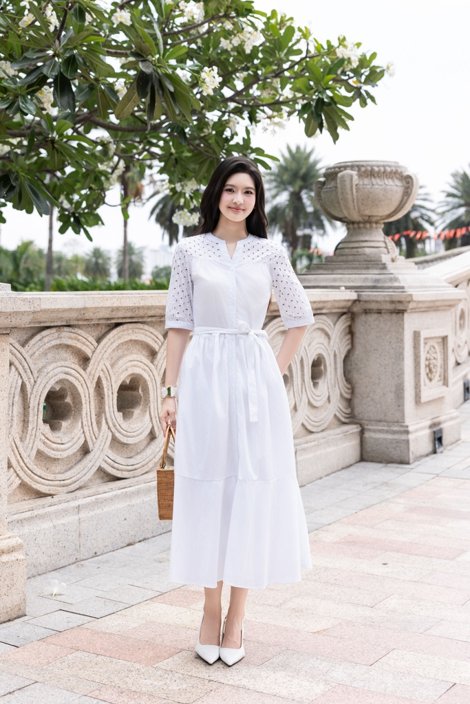 SWANLAKE | Váy Đầm Nữ Maxi Suông Cổ Trụ Cài Nút Cotton Phối Ren Dây Thắt Eo Tay Lỡ Công Sở D12821LW01