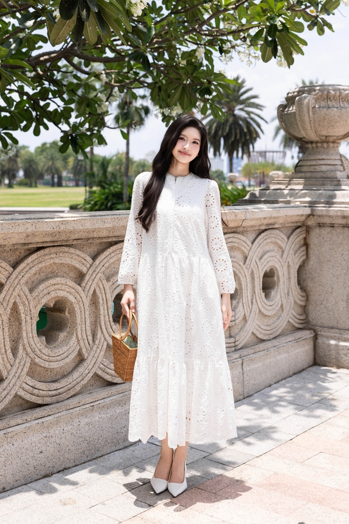SWANLAKE | Váy Đầm Nữ Maxi Đuôi Cá Babydoll Cotton Thêu Đục Lỗ Trơn Cổ Trụ Cài Nút Tay Dài Hè D12394LW12