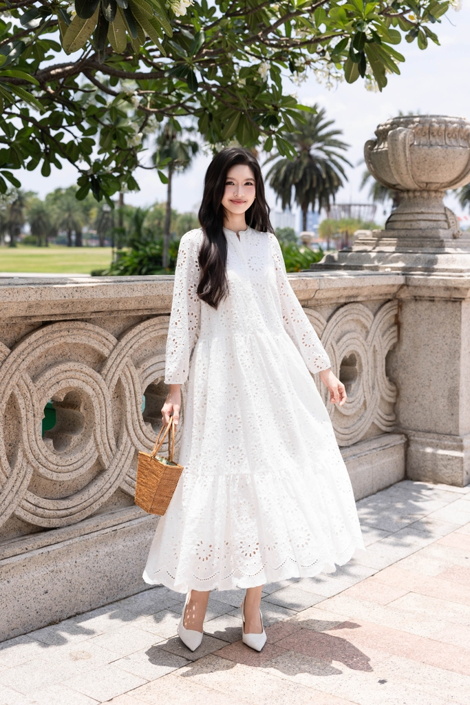 SWANLAKE | Váy Đầm Nữ Maxi Đuôi Cá Babydoll Cotton Thêu Đục Lỗ Trơn Cổ Trụ Cài Nút Tay Dài Hè D12394LW12