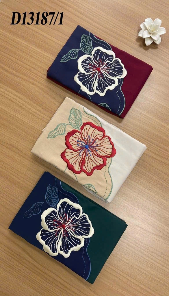 SWANLAKE | Váy Đầm Midi Nữ Phom Suông Cổ Tròn Tay Ngắn Thêu Hoa Chất Vải Linen Dạo Phố D13187LW01