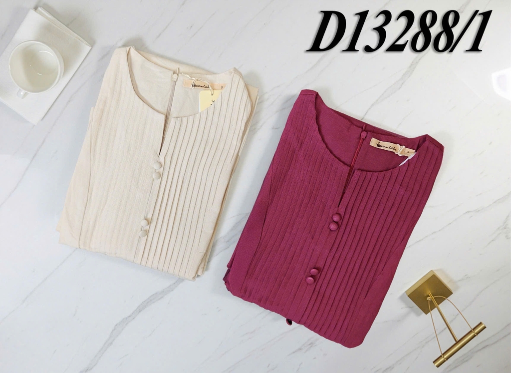 SWANLAKE | Váy Đầm Nữ Midi Cổ Chữ V Cài Nút Xếp Ly Vải Linen Tay Ngắn Thắt Eo Xẻ Tà Công Sở D13288LW01