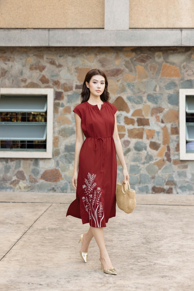 SWANLAKE | Váy Đầm Nữ Midi Cổ Chữ V Dây Thắt Eo Vải Linen Thêu Hoa Cài Nút Xẻ Tà Đi Biển D13519LW01