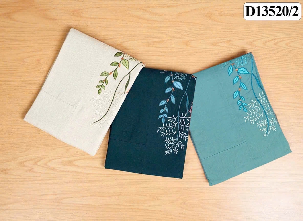 SWANLAKE | Váy Đầm Nữ Midi Suông Cổ Trụ Cài Nút Vải Linen Tay Lỡ Thêu Hoa Xẻ Tà Công Sở D13520LW01