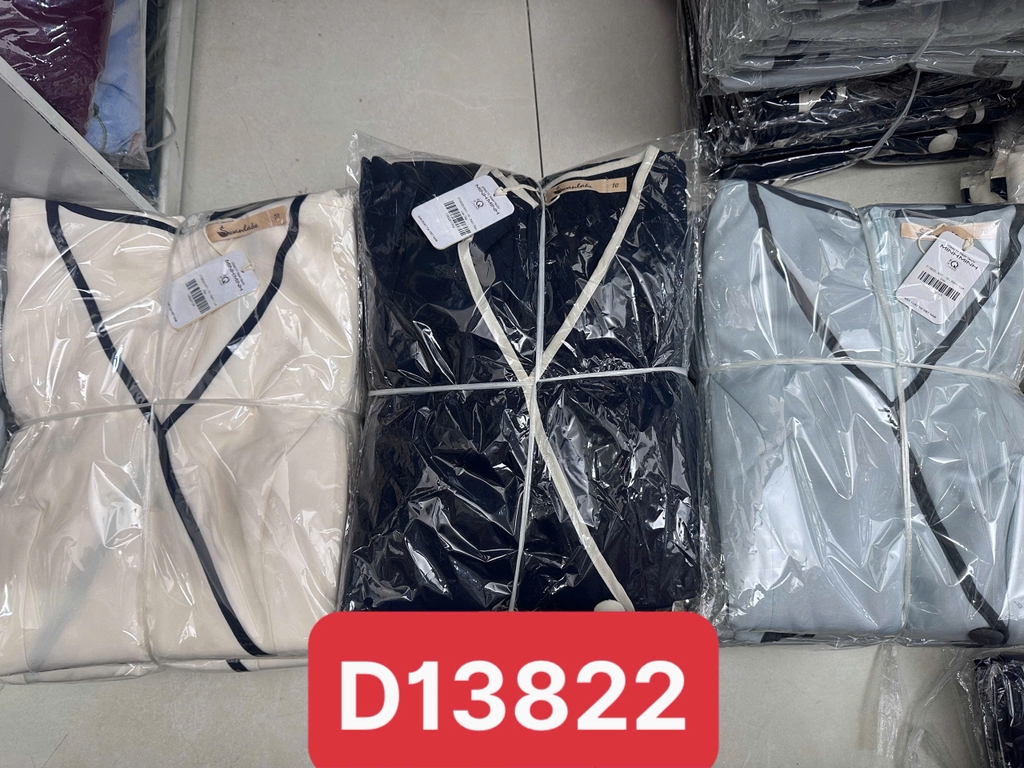 SWANLAKE | Váy Đầm Midi Nữ Suông Sát Nách Cổ Chữ V Vải Lụa Dày Chiết Eo Đính Nút Sang Trọng D13822LW01