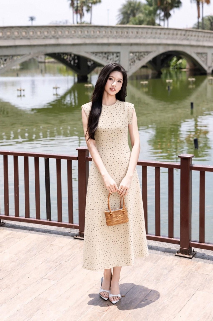 SWANLAKE | Váy Đầm Nữ Dài Dáng Suông Sát Nách Cổ Tròn Vải Đũi Xược Hoa Nhí Xẻ Tà Thanh Lịch D13843LW01