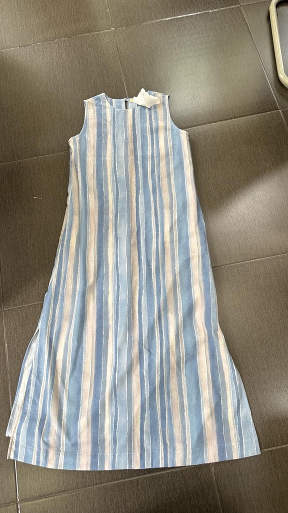 SWANLAKE | Váy Đầm Nữ Maxi Suông Sát Nách Cổ Yếm Linen Sọc Xanh Dương Pastel Du Lịch Biển Hè D13877LW01
