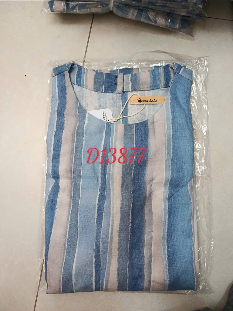 SWANLAKE | Váy Đầm Nữ Maxi Suông Sát Nách Cổ Yếm Linen Sọc Xanh Dương Pastel Du Lịch Biển Hè D13877LW01