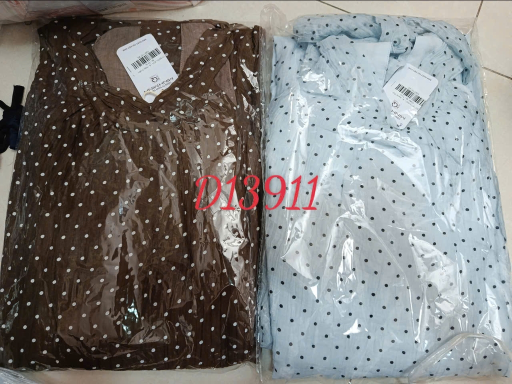 SWANLAKE | Váy Đầm Nữ Maxi Suông Sát Nách Cổ Yếm Chấm Bi Vải Tơ Đuôi Cá Du Lịch Biển Hè D13911LW01