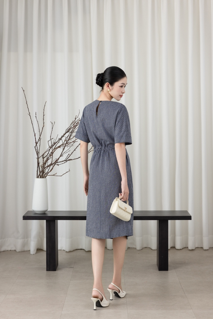 SWANLAKE | Váy Đầm Nữ Midi Tay Ngắn Thêu Hoa Linen Sọc Cổ Tròn Dây Rút Thắt Eo Công Sở D13612LW01