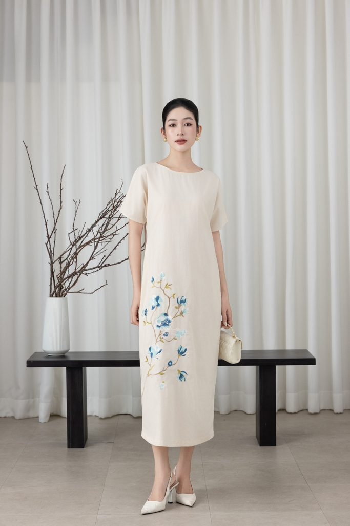 SWANLAKE | Váy Đầm Nữ Maxi Suông Tay Ngắn Cổ Tròn Vải Linen Thêu Hoa Có Túi Xẻ Tà Công Sở D13610LW01