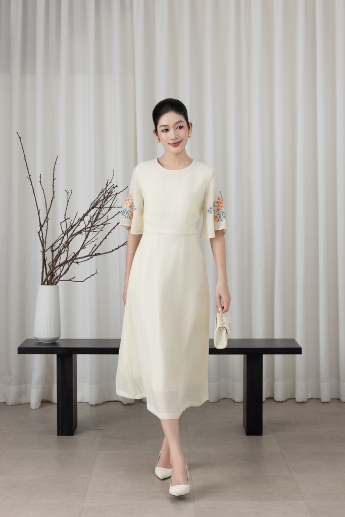 SWANLAKE | Váy Đầm Nữ Cổ Tròn Tay Lỡ Cánh Tiên Chất Tơ Xốp Hai Lớp Thêu Hoa Chiết Eo Đi Tiệc D13571LW01