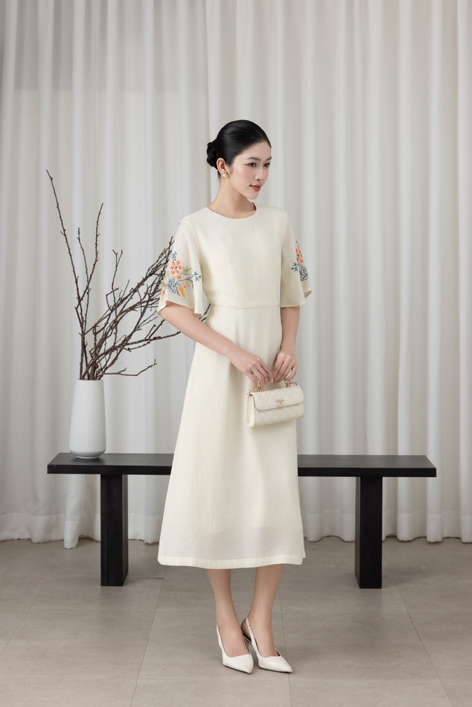 SWANLAKE | Váy Đầm Nữ Cổ Tròn Tay Lỡ Cánh Tiên Chất Tơ Xốp Hai Lớp Thêu Hoa Chiết Eo Đi Tiệc D13571LW01