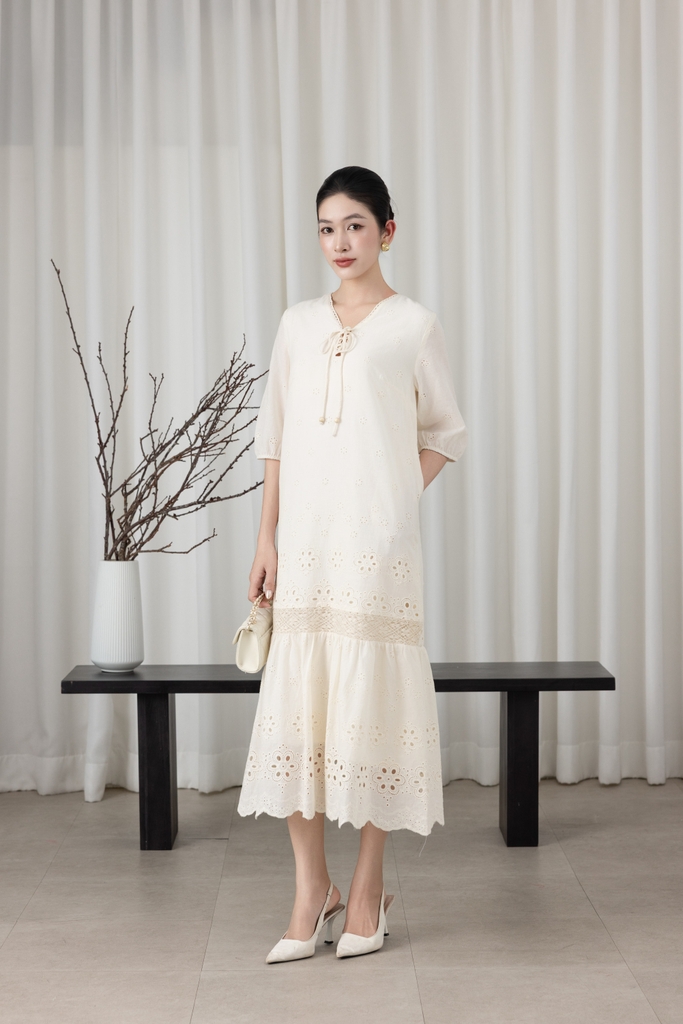 SWANLAKE | Váy Đầm Nữ Maxi Đuôi Cá Ren Vải Cotton Thêu Đục Lỗ Cổ Chữ V Tay Lỡ Dạo Phố D13661LW01