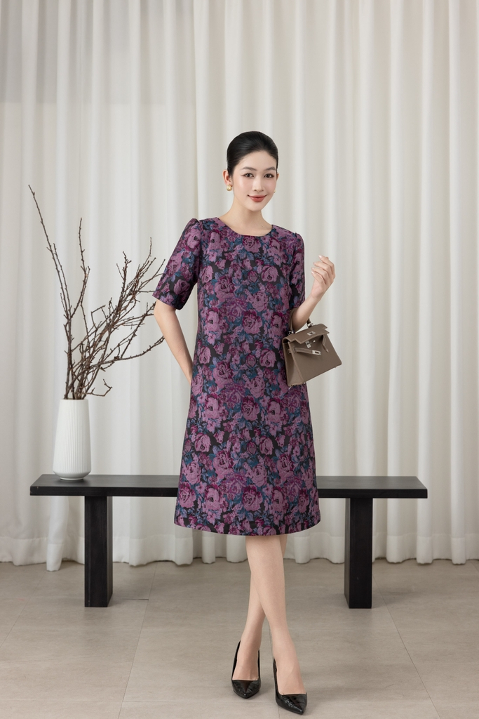 SWANLAKE | Váy Đầm Nữ Midi Cổ Tròn Tay Ngắn Vải Gấm Hoa Có Túi Sang Trọng Đi Tiệc Công Sở D13266LW02